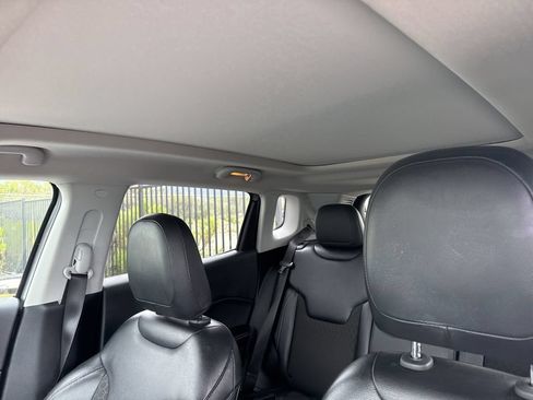 Used 2017 Jeep Compass Latitude w/ Popular Equipment Group FWD image 8