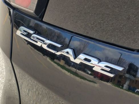 Used 2018 Ford Escape Titanium w/ Ford Safe & Smart Package image 6
