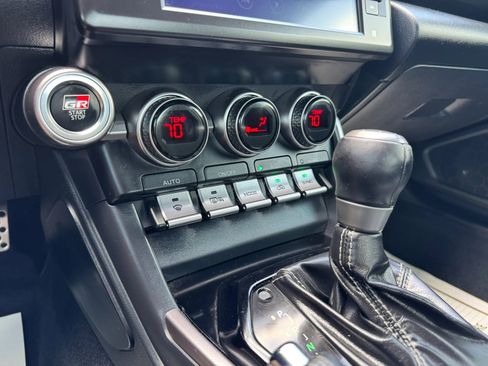 Used 2024 Toyota GR86 Premium image 35