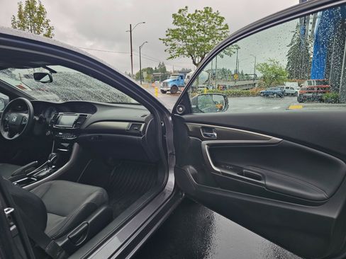 Used 2017 Honda Accord EX-L image 12