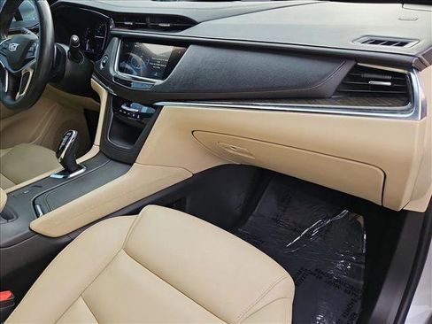 Used 2018 Cadillac XT5 FWD image 19