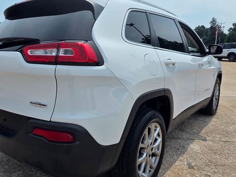 Used 2018 Jeep Cherokee Latitude Plus image 19