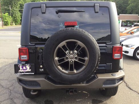 Used 2016 Jeep Wrangler Unlimited Sahara AWD/4WD image 9