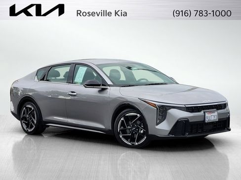 Certified 2025 Kia K4 GT-Line image 1