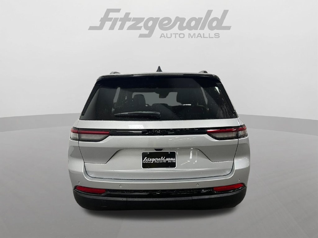 New 2025 Jeep Grand Cherokee Altitude RWD image 6