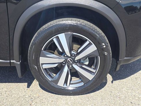 Used 2023 Nissan Rogue SL AWD/4WD image 9