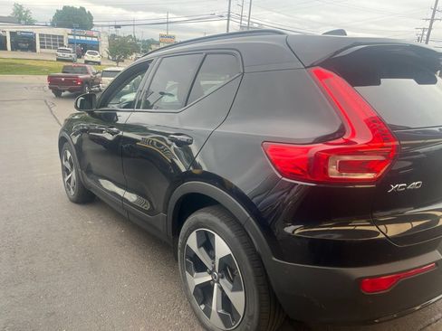 Used 2023 Volvo XC40 B5 Plus w/ Driver Assist Package AWD/4WD image 4