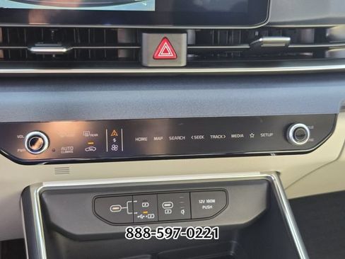 Used 2026 Kia Carnival EX FWD image 24