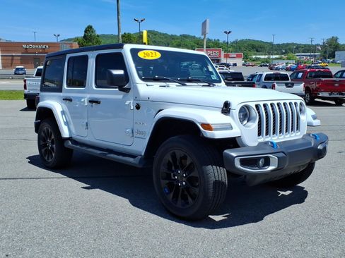 Used 2023 Jeep Wrangler Unlimited Sahara w/ Cold Weather Group AWD/4WD image 9