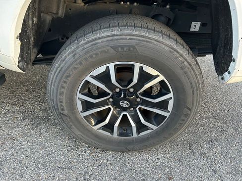 Used 2021 Toyota Tacoma TRD Sport image 9