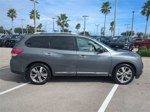 Used 2015 Nissan Pathfinder Platinum image 3