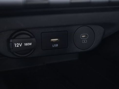 Used 2025 Hyundai Elantra SEL FWD image 19