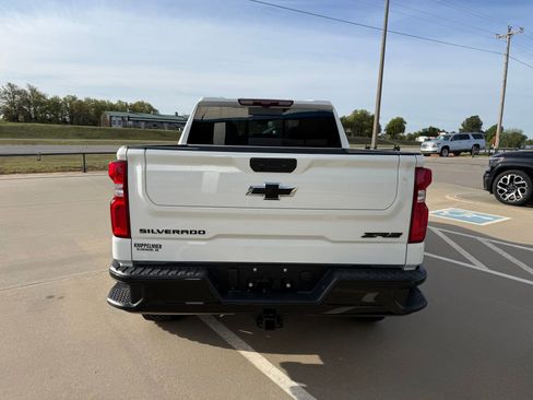 Used 2025 Chevrolet Silverado 1500 ZR2 w/ Technology Package image 4