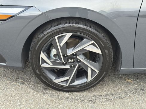 Used 2025 Hyundai Elantra SEL FWD image 12