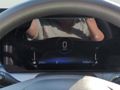 Used 2025 Chevrolet Trax LT image 22