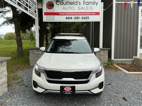 Used 2023 Kia Seltos S AWD/4WD image 2