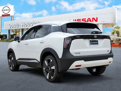 New 2025 Nissan Kicks SR image 3
