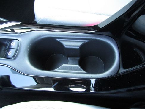 Used 2022 Toyota Corolla LE image 19