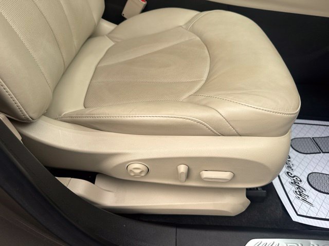 Used 2018 Buick Envision Essence FWD image 17