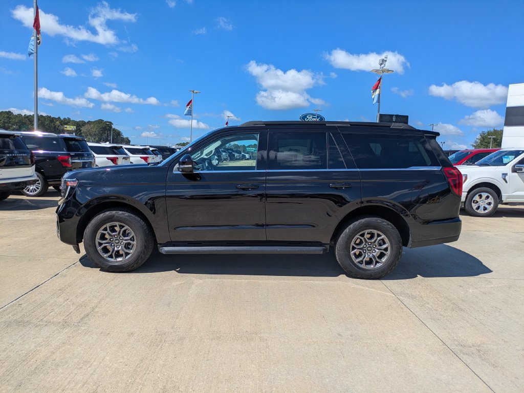 Used 2026 Ford Expedition Active AWD/4WD image 2