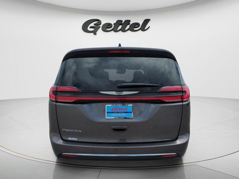 Used 2023 Chrysler Pacifica Touring-L FWD image 6