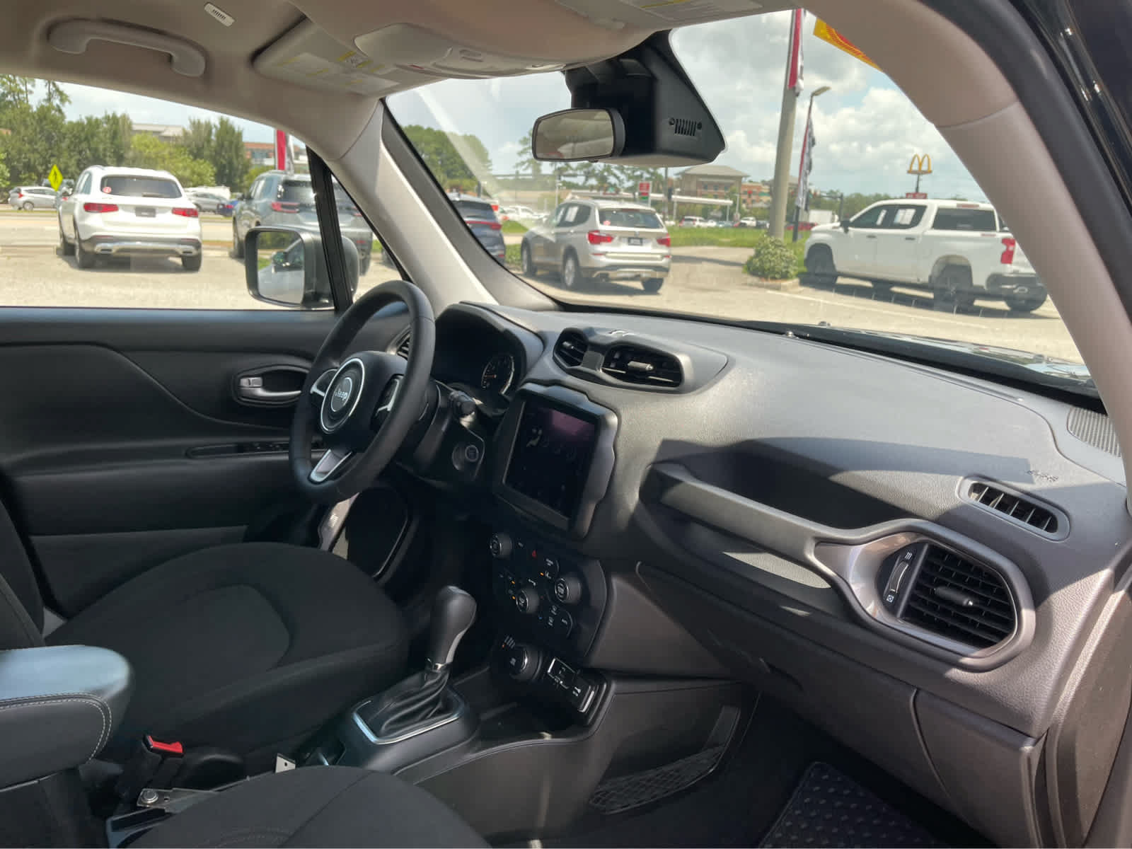 Used 2023 Jeep Renegade Latitude AWD/4WD image 27