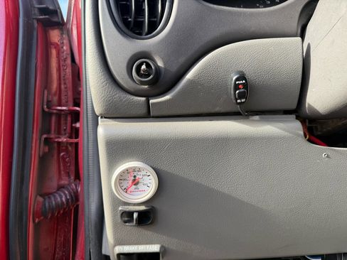 Used 2005 Ford E-350 and Econoline 350 Extended Super Duty image 33