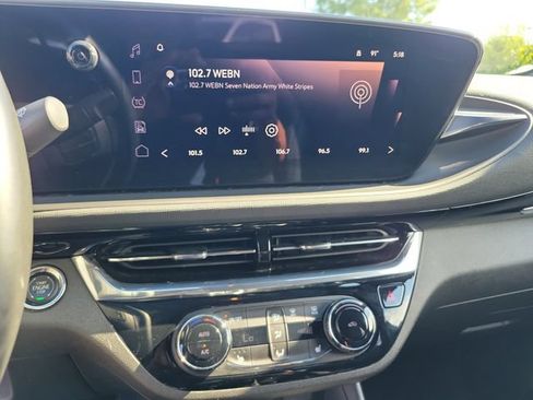 Used 2025 Buick Envista Sport Touring w/ Convenience I Package FWD image 23