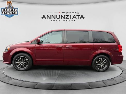 Used 2018 Dodge Grand Caravan SE FWD image 2