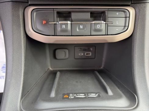 Used 2023 GMC Acadia Denali AWD/4WD image 9