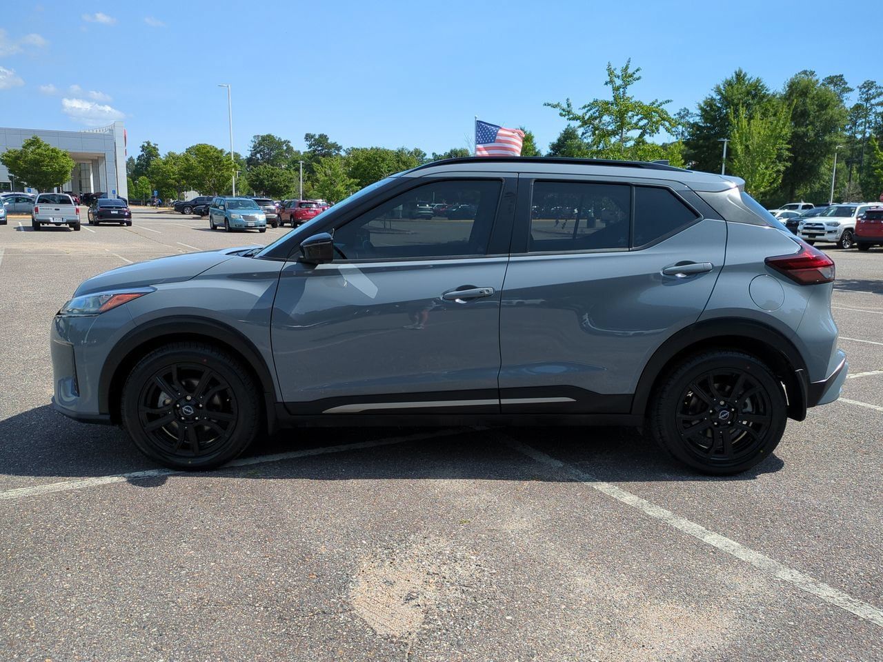 Used 2023 Nissan Kicks SR FWD image 7