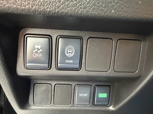 Used 2020 Nissan Rogue Sport S image 19