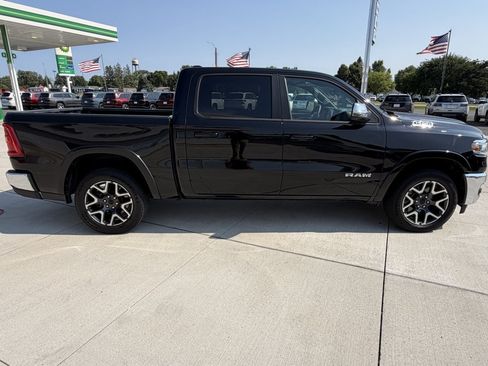 Used 2025 RAM 1500 Laramie AWD/4WD image 9