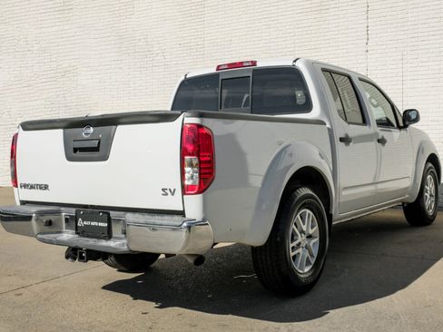 Used 2019 Nissan Frontier SV image 7