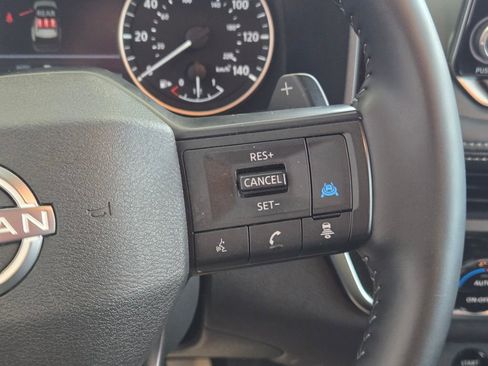 Used 2025 Nissan Rogue SV image 16