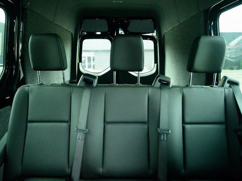 Used 2024 Mercedes-Benz Sprinter 2500 image 19