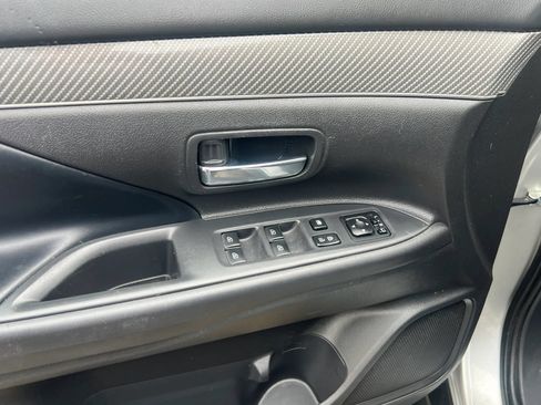 Used 2019 Mitsubishi Outlander SEL FWD image 12