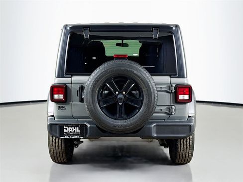 Used 2022 Jeep Wrangler Unlimited Sport image 12