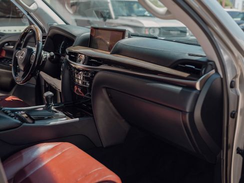 Used 2017 Lexus LX 570 4WD w/ Luxury Package image 16