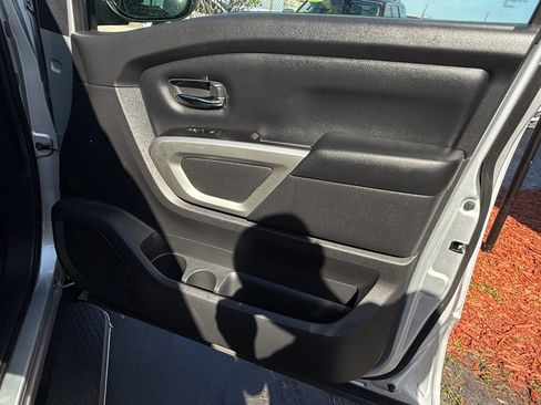 Used 2019 Nissan Titan SV image 26