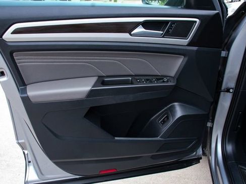 Used 2022 Volkswagen Atlas SE w/ Panoramic Sunroof Package image 12