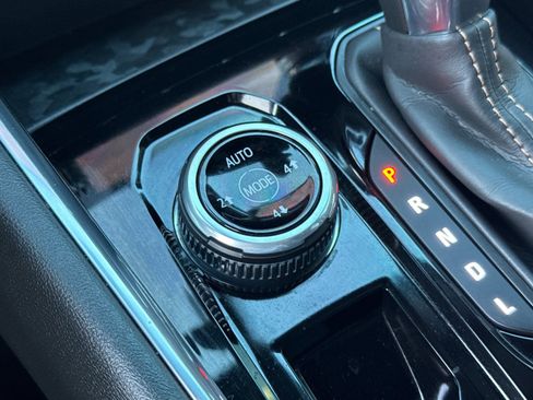 Used 2025 GMC Canyon AT4 w/ Nightfall Edition image 30