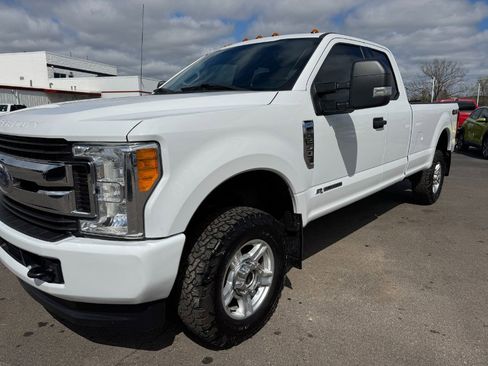 Used 2017 Ford F250 XLT AWD/4WD image 9