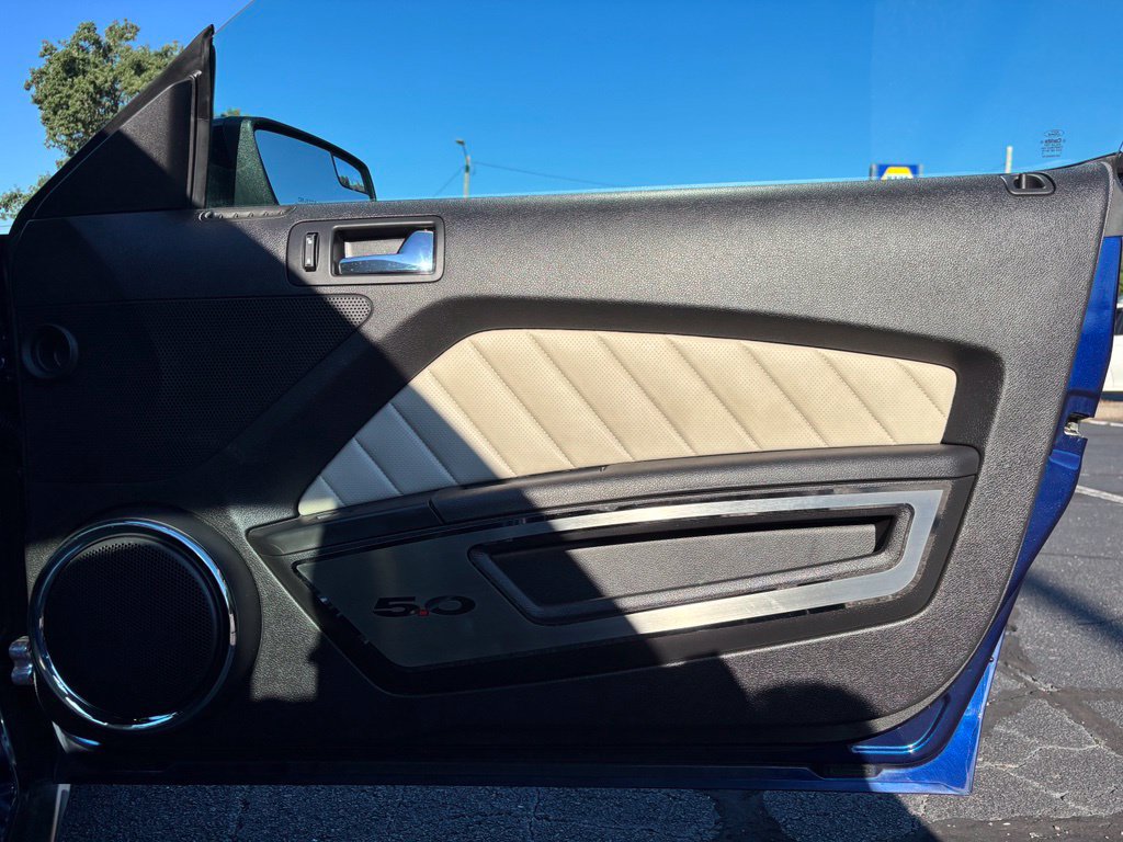 Used 2012 Ford Mustang GT Premium w/ HID Headlamps & Security Pkg RWD image 23