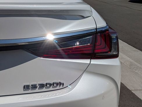 Used 2025 Lexus ES 300h w/ Premium Package FWD image 24