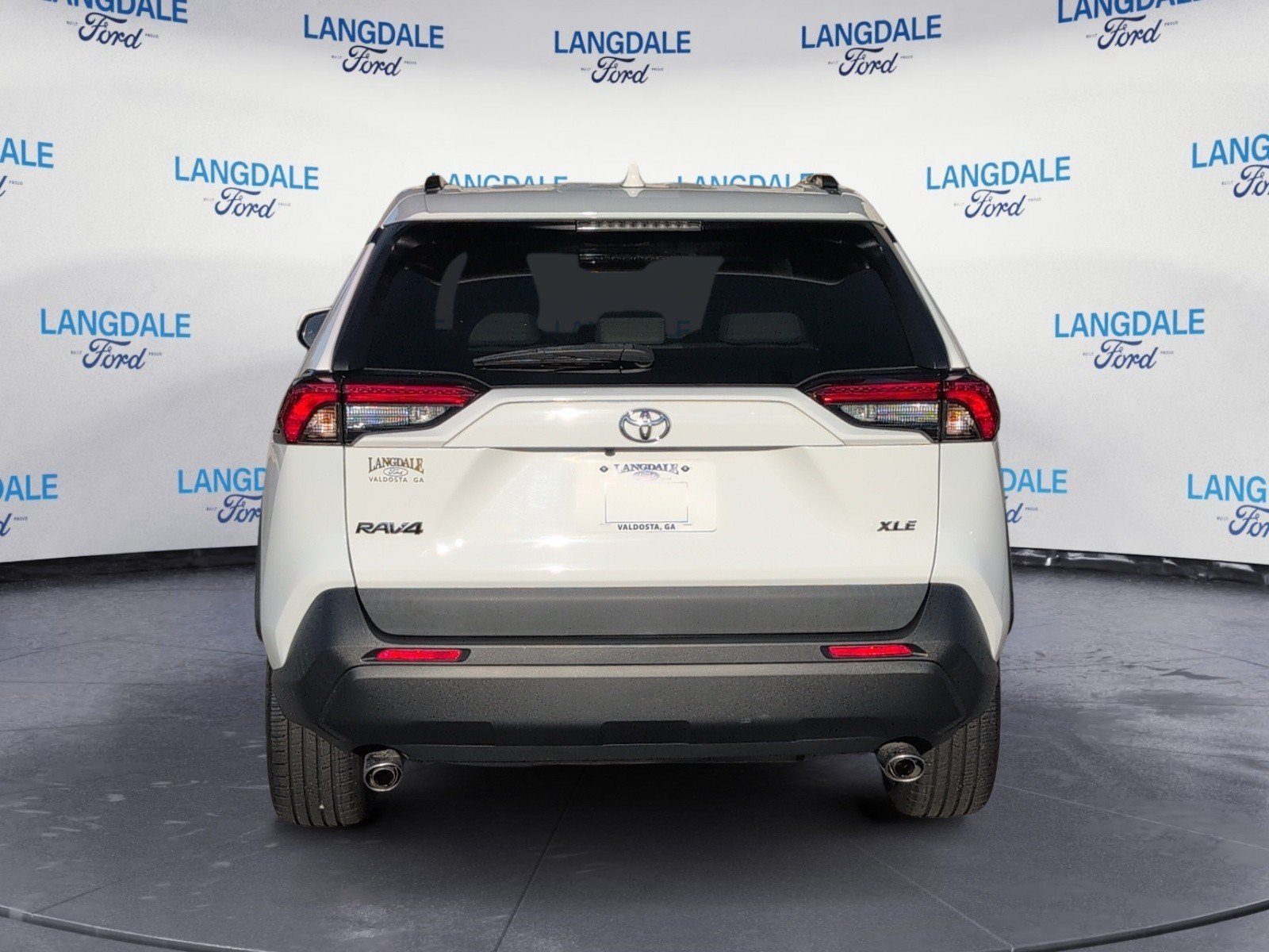 Used 2020 Toyota RAV4 XLE Premium FWD image 8
