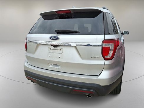 Used 2017 Ford Explorer image 8