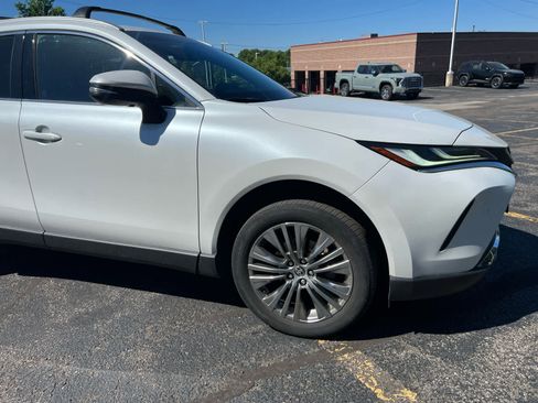 Used 2023 Toyota Venza XLE AWD/4WD image 7