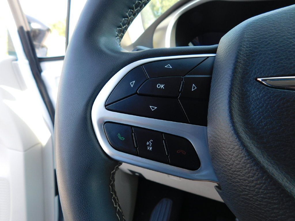 Used 2024 Chrysler Pacifica Touring-L FWD image 25
