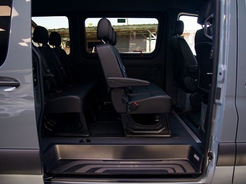 Used 2025 Mercedes-Benz Sprinter 2500 image 31